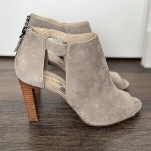 Boden Grey Suede Leather Heal Size EU 40.